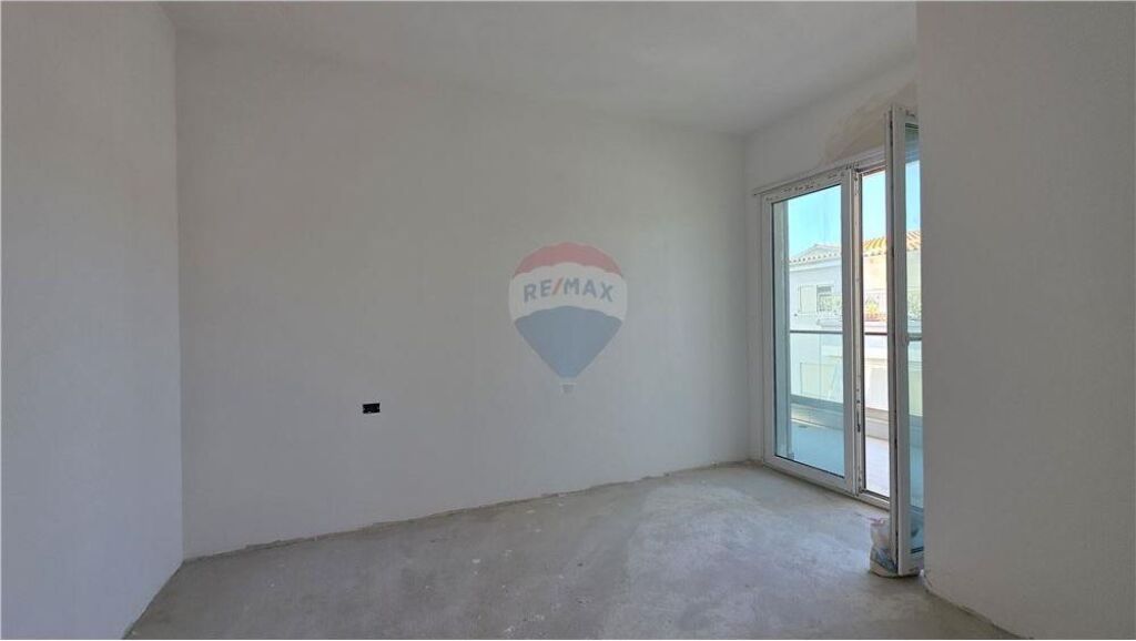 🏡 DUPLEX IN VENDITA – vicino alla Chiesa Ortodossa, Vlora