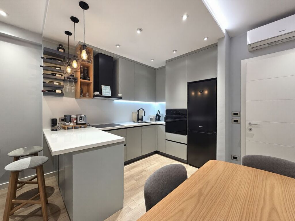 VENDESI APPARTAMENTO 2+1  , 5 MAGGIO