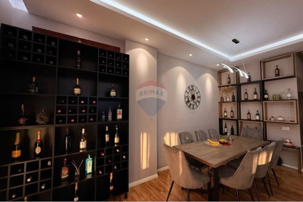 SHITET, APARTAMENT 2+1+2+VERANDE, FRESK, TIRANE.