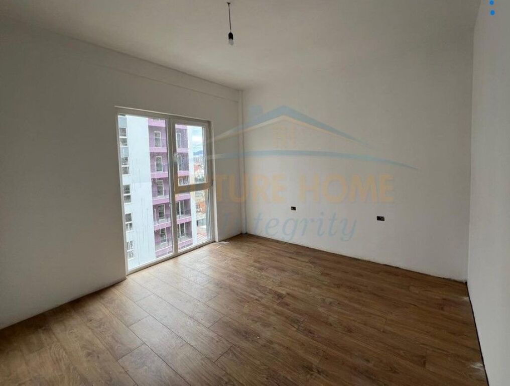 SHITET APARTAMENT 2+1 TEK TIRANA ENTRY