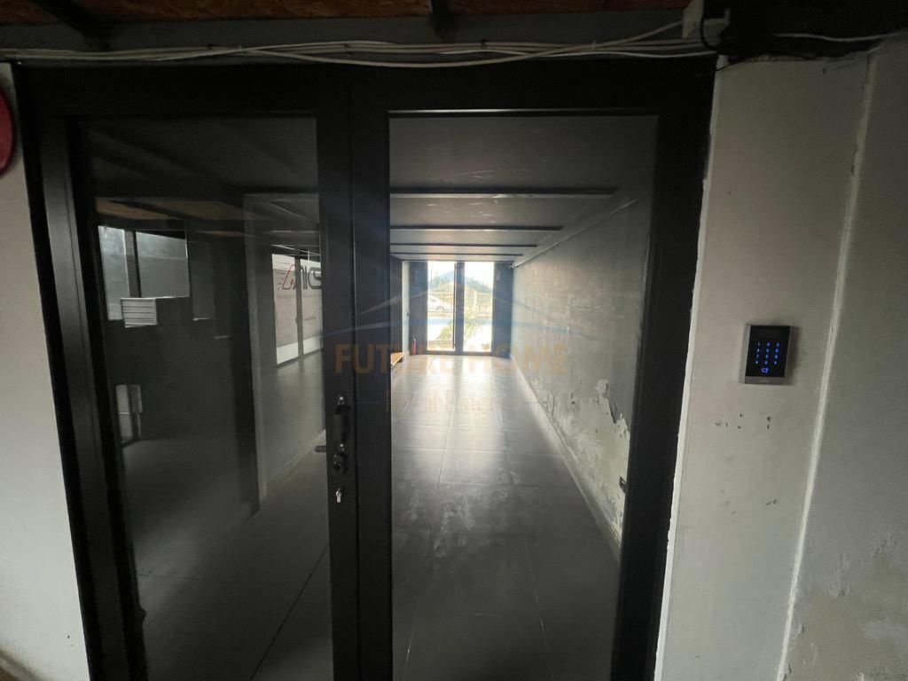 Shitet, Godine biznesi, Preze