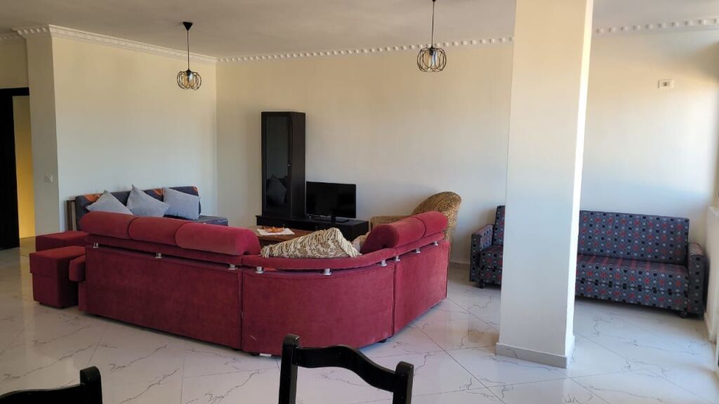 🏢Kodra e Priftit,Rruga Sterio Spasse,jepet me qera apartament ,3+1+3, i mobiluar.65,000  Leke  