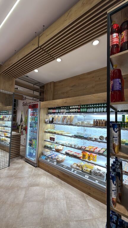 SHITET INVENTAR I PLOTE DYQANI,FRIGORIFERE DHE MOBILJE.