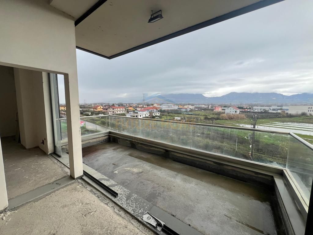 Shitet, Godine biznesi, Preze