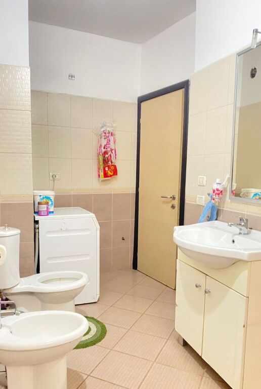 Shitet Apartament 2+1 + Verandë – Astir (tek Rrethi) !