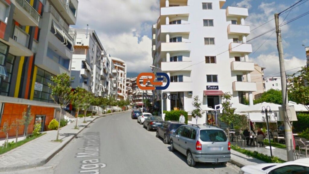 Ne Fresk ,Ne Rrugen Muhamet Deliu , Shitet Ambient Komercial Open Space !!!