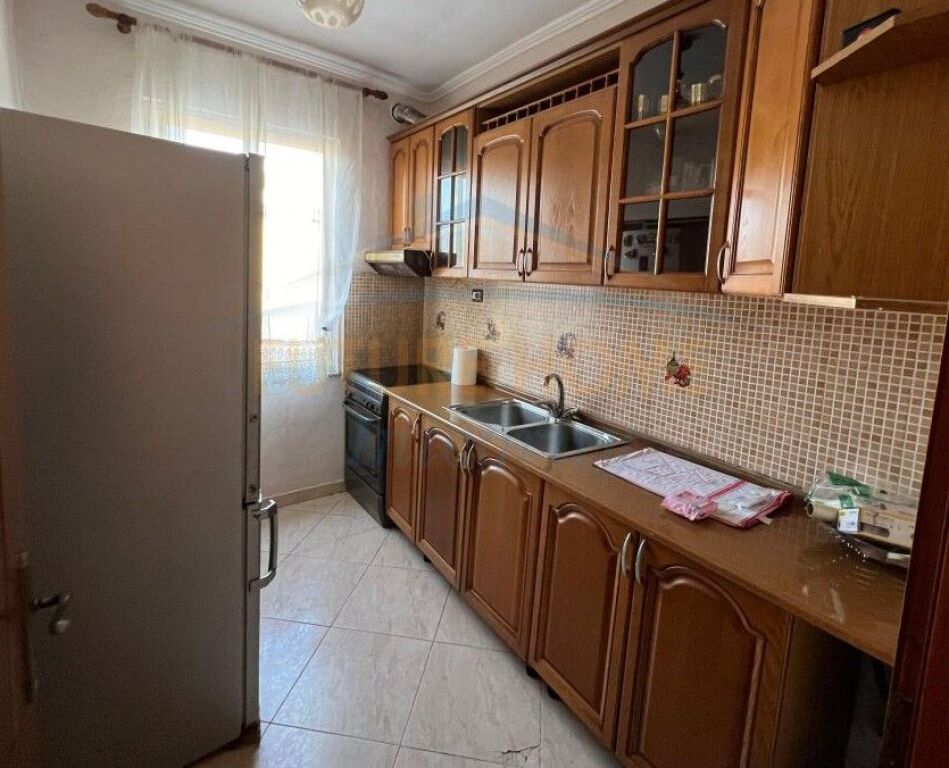 Qera, Apartament 1+1, Rruga e Dibrës, Tiranë.