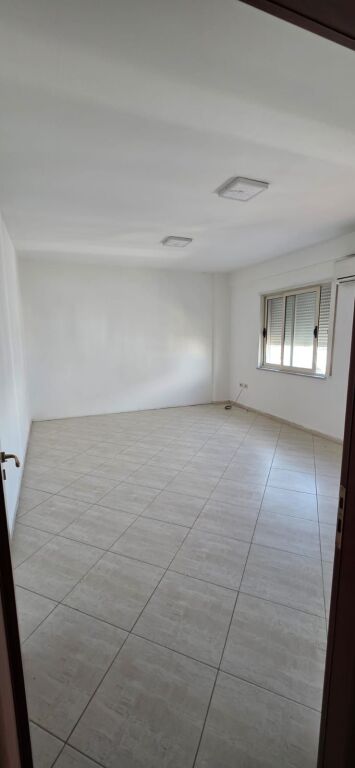 Affittasi appartamento 2+1+2 Via Jordan Misja a Gener 2