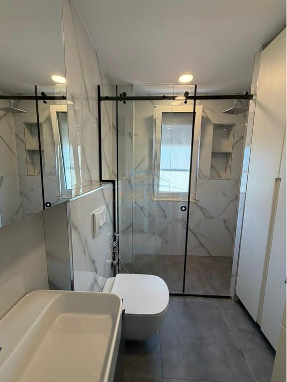 Qira, Apartament 2+1, Sheshi Willson, Tiranë.