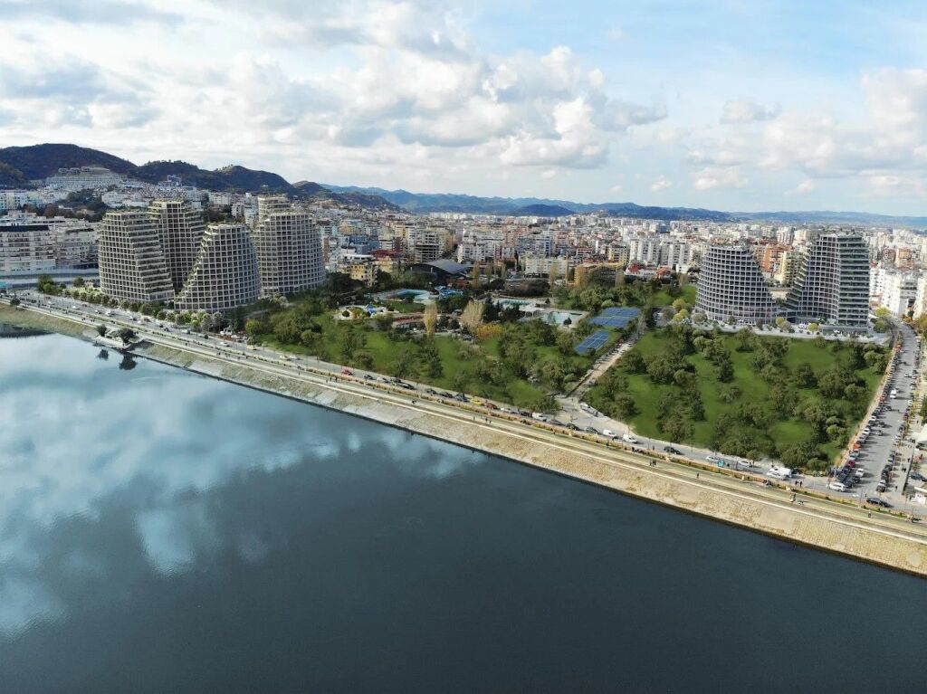 FOR RENT 2+1+2 APARTMENT WITH PARKING SPACE AT LAKE VIEW RESIDENCE !