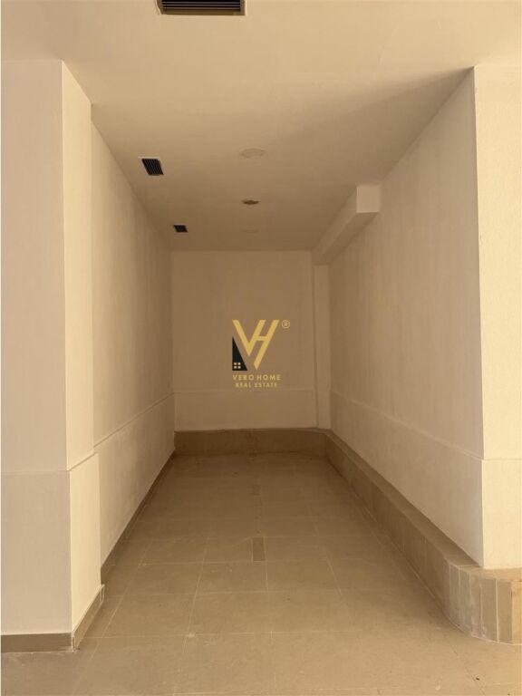 GIVEN SPACE 105 M2 FOR RENT IN STUDENT CITY 900 EURO