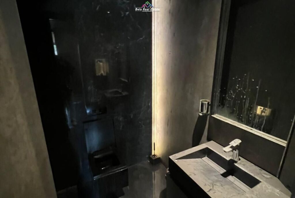 Zyre Me Qera Tek Stadiumi Dinamo (ID BZ2828) Tirane