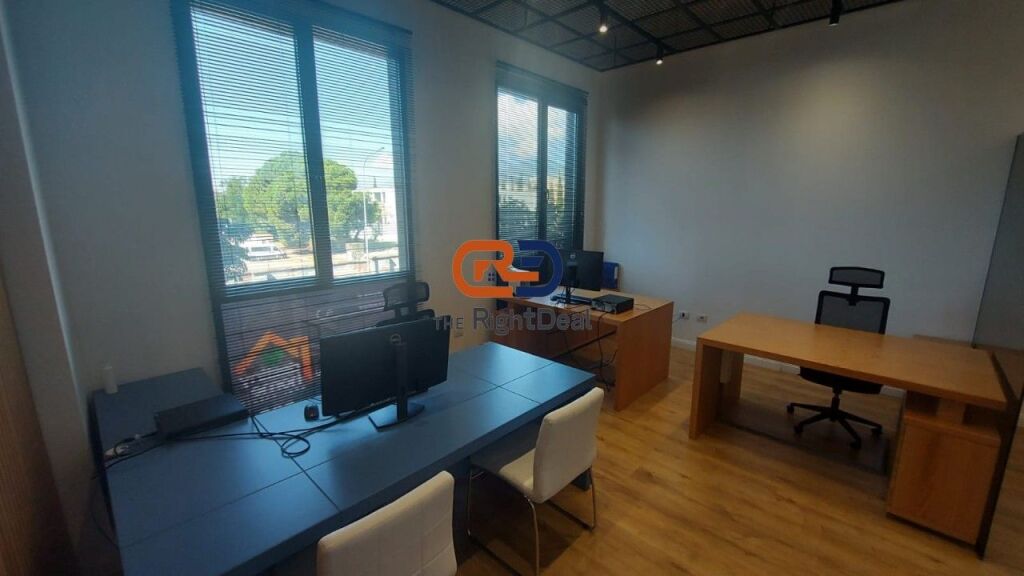 A Oxhaku, al Complesso "ASL", Vendesi Commerciale in Vendita, Investito & con Vista dalla Strada Principale!!