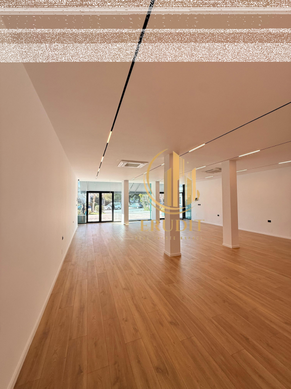 JEPET ME QIRA  Njësi Biznesi në Vlorë | 100 m²