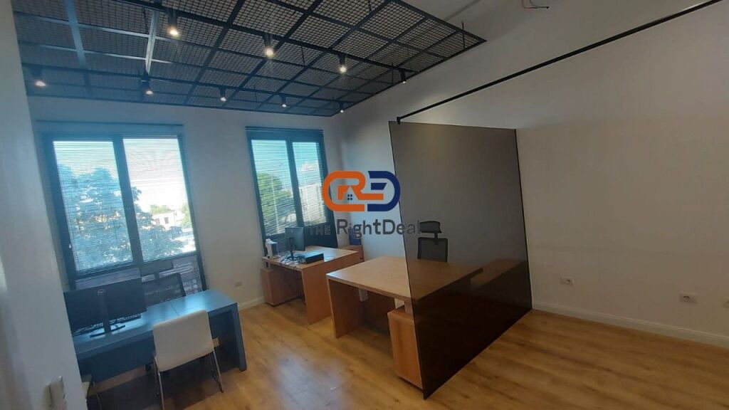 A Oxhaku, al Complesso "ASL", Vendesi Commerciale in Vendita, Investito & con Vista dalla Strada Principale!!