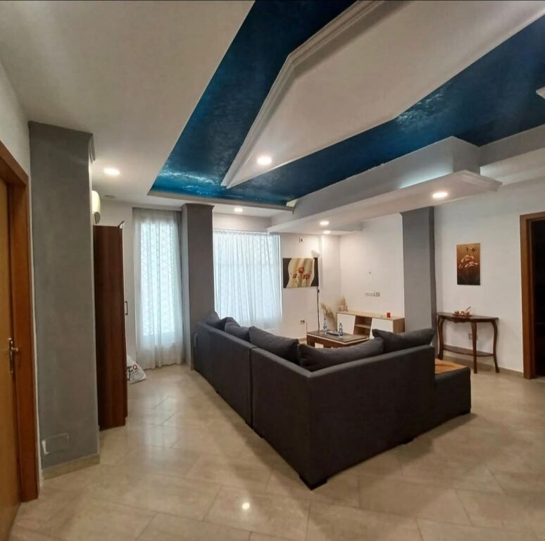 SHITJE Objekt biznesi &amp; APARTAMENT Rruga Fortuzi