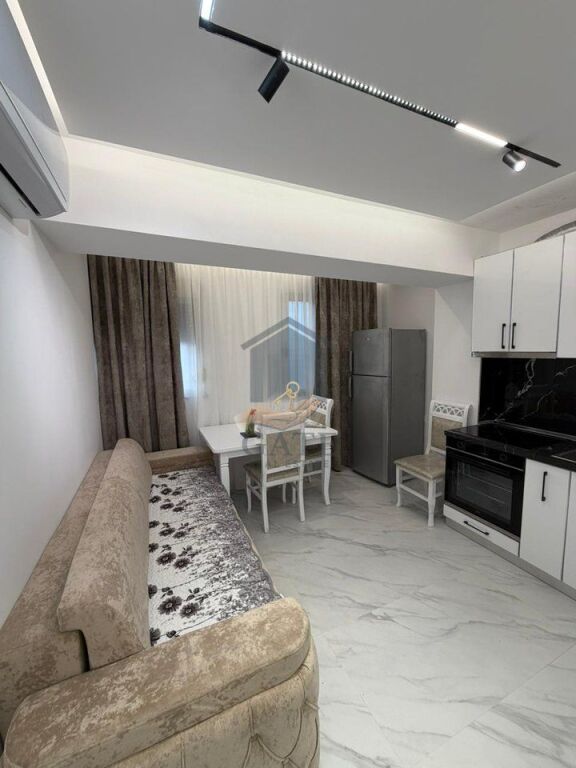 Jepet me qira apartament 1+1 – Kati 5 (pa ashensor) – Zona e Markatës, Durrës