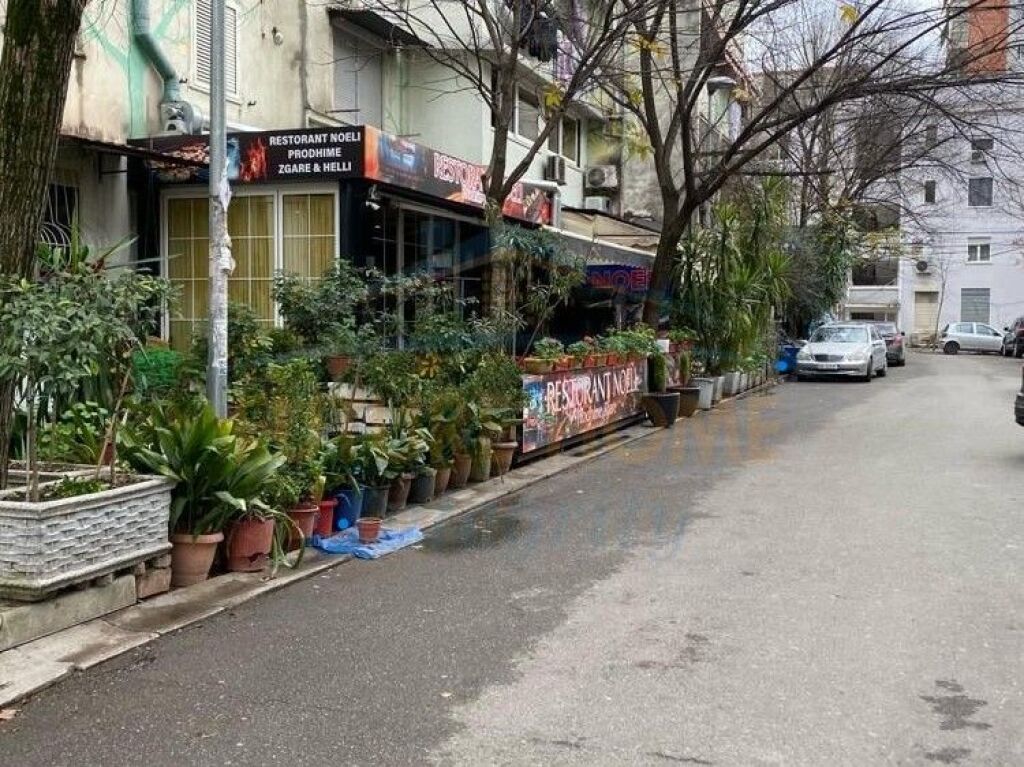Shitet, Lokal, Bulevardi Asim Vokshi, Tiranë.