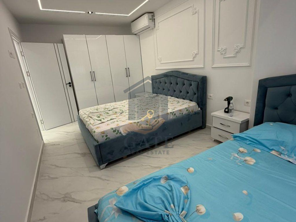 Jepet me qira apartament 1+1 – Kati 5 (pa ashensor) – Zona e Markatës, Durrës