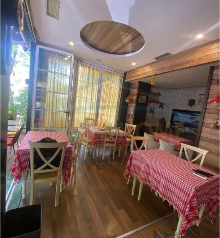 Shitet, Lokal, Bulevardi Asim Vokshi, Tiranë.