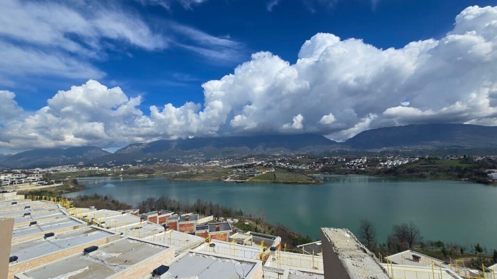 SHITET VILE 211 M2 FARKE 390.000 EURO