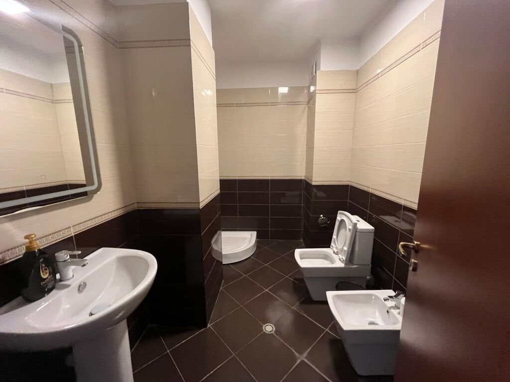 Jepet Ambient Biznesi me Qira – pranë Stadiumi Dinamo (Rr. Sulejman Delvina)