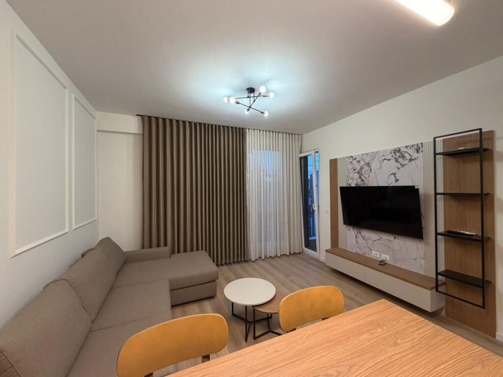 Apartment 1+1 for rent at Komuna e Parisit.