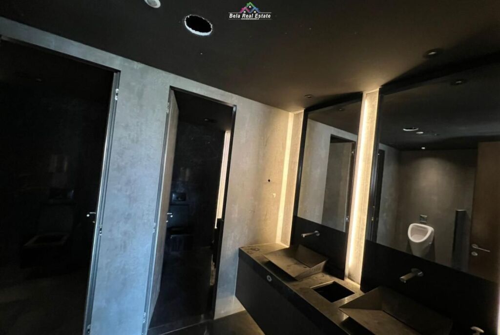 Zyre Me Qera Tek Stadiumi Dinamo (ID BZ2828) Tirane