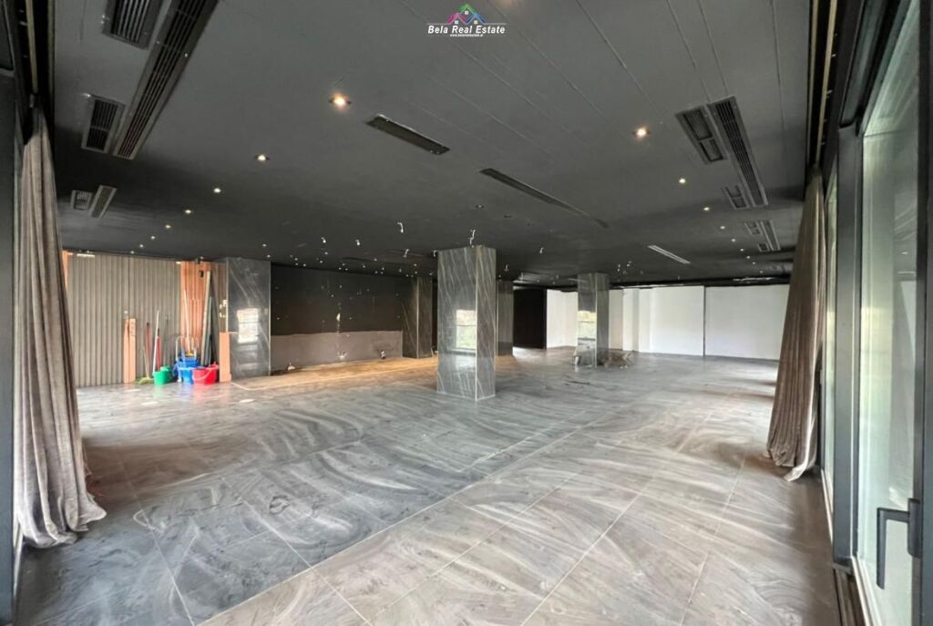 Zyre Me Qera Tek Stadiumi Dinamo (ID BZ2828) Tirane