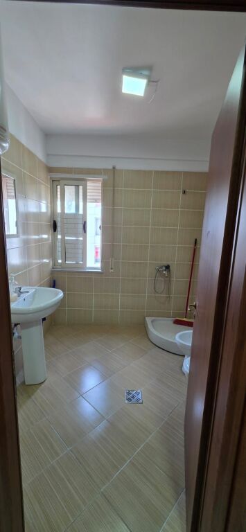 2+1, per abitazione o ufficio, complesso gener 2, stazione ferroviaria, 600 euro