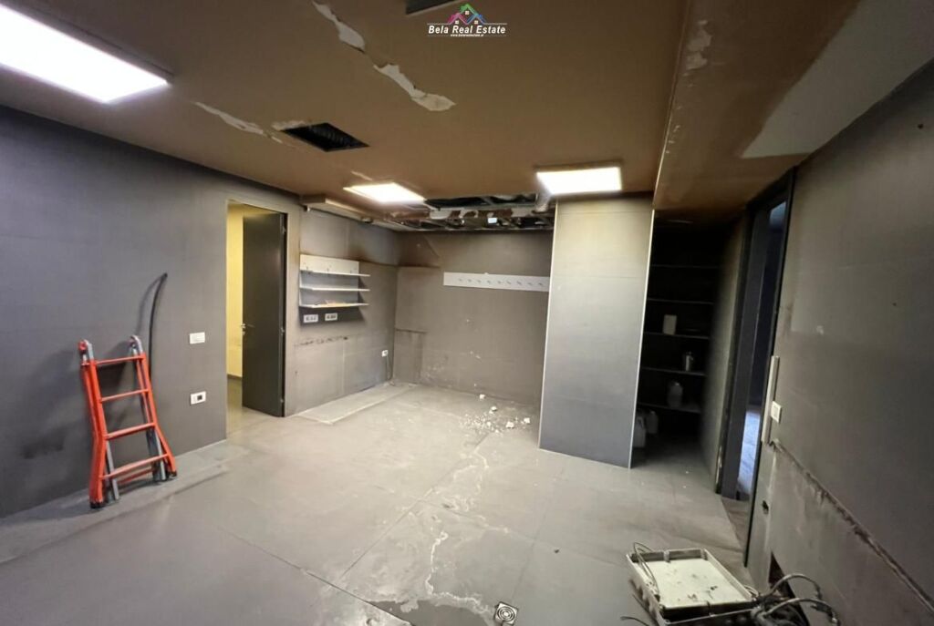 Zyre Me Qera Tek Stadiumi Dinamo (ID BZ2828) Tirane