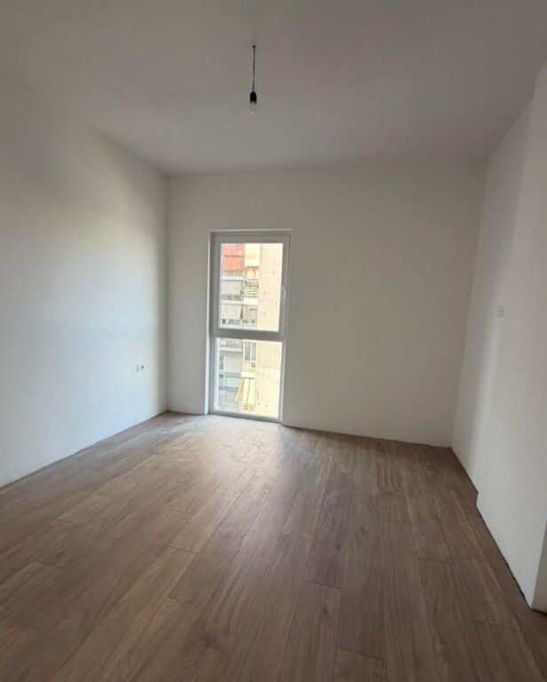 Apartment 2+1+2 for sale Tirana entry 2