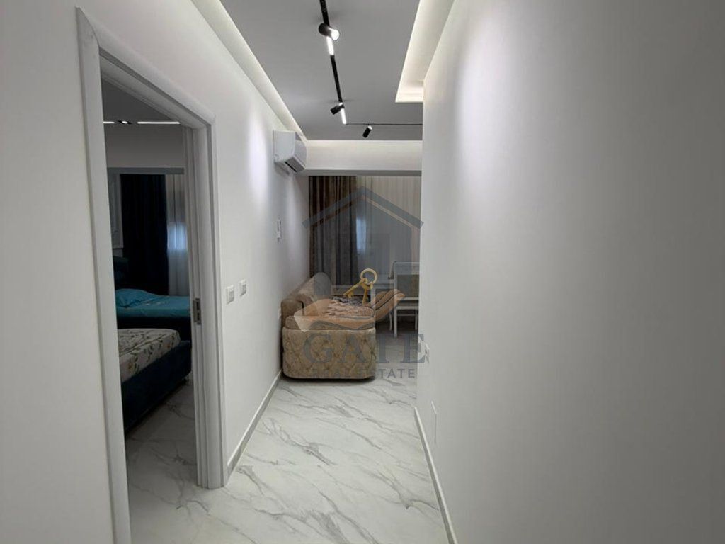 Jepet me qira apartament 1+1 – Kati 5 (pa ashensor) – Zona e Markatës, Durrës