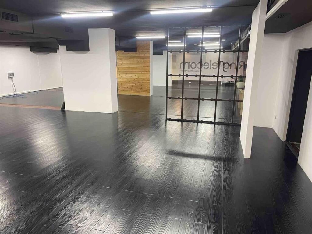 Zyre Me Qera Tek Sheshi Willsoni (ID BZ2532) Tirane​