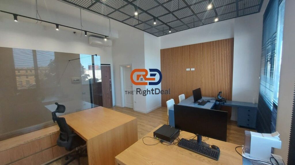 A Oxhaku, al Complesso "ASL", Vendesi Commerciale in Vendita, Investito & con Vista dalla Strada Principale!!