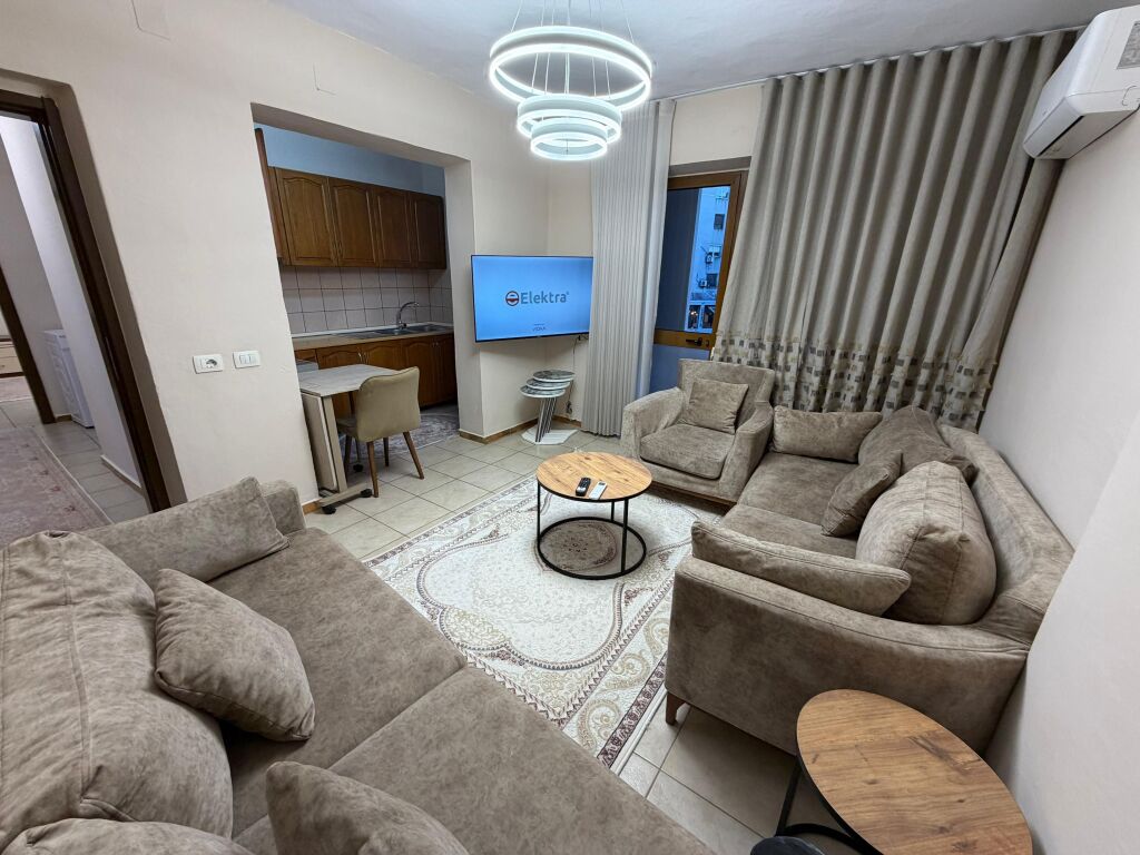 Appartamento 1+1 in affitto 📍 In Via Mine Peza 🏢 3° piano, edificio esistente (senza ascensore) 💶 Prezzo: 60000 leke / mese