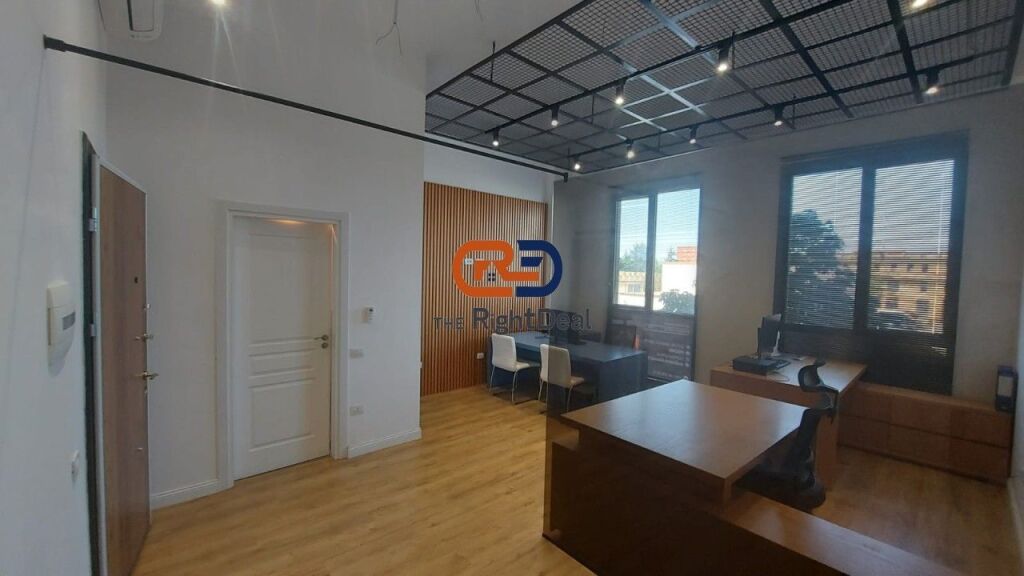 A Oxhaku, al Complesso "ASL", Vendesi Commerciale in Vendita, Investito & con Vista dalla Strada Principale!!