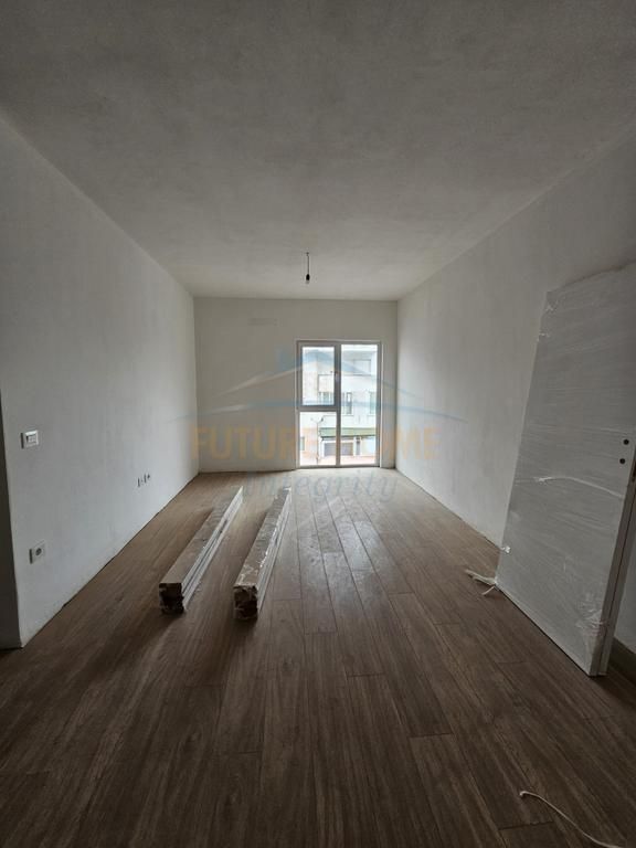 Shitet, Apartament 2+1+2, Kompleksi Tirana Entry II, Tiranë.