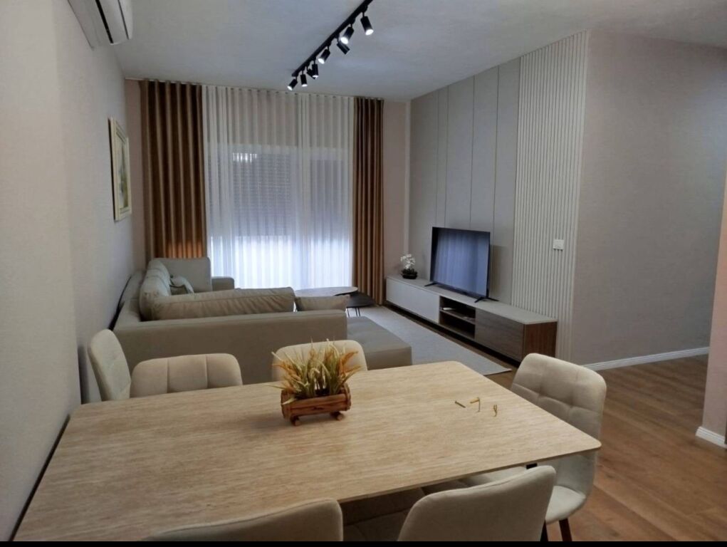 Affittasi appartamento 1+1 vicino alla Scuola Rossa