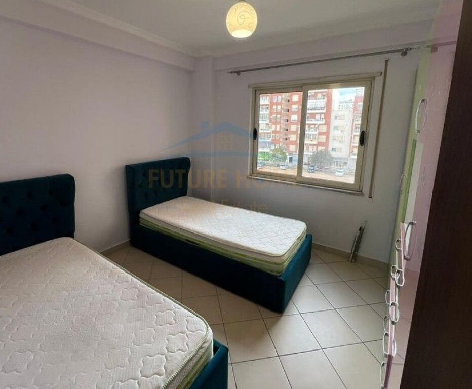 Affitto, Appartamento 2+1+2 , Via Petrela , Tirana.