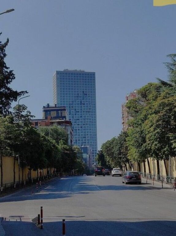 Shitet, Garsionere, Rruga e Elbasanit,Tirane