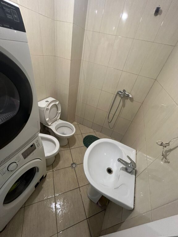 Shitet apartament 1+1 ne Astir tek Bulevardi Migjeni