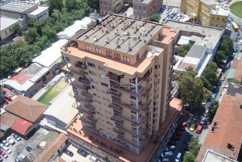 SHOP FOR SALE 28 M2 CENTER 157,000 EURO