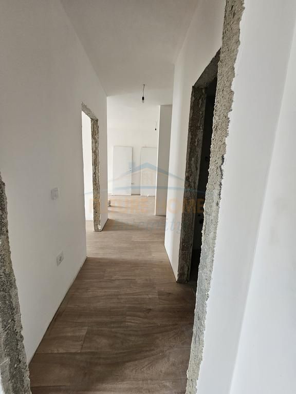 Shitet, Apartament 2+1+2, Kompleksi Tirana Entry II, Tiranë.