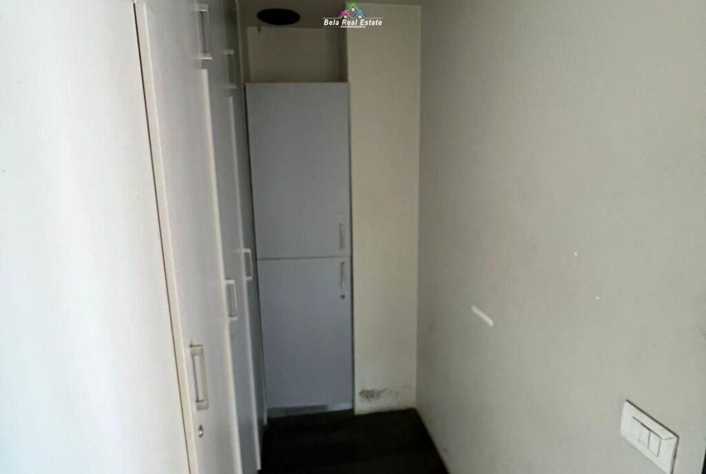 Zyre Me Qera Tek Stadiumi Dinamo (ID BZ2828) Tirane