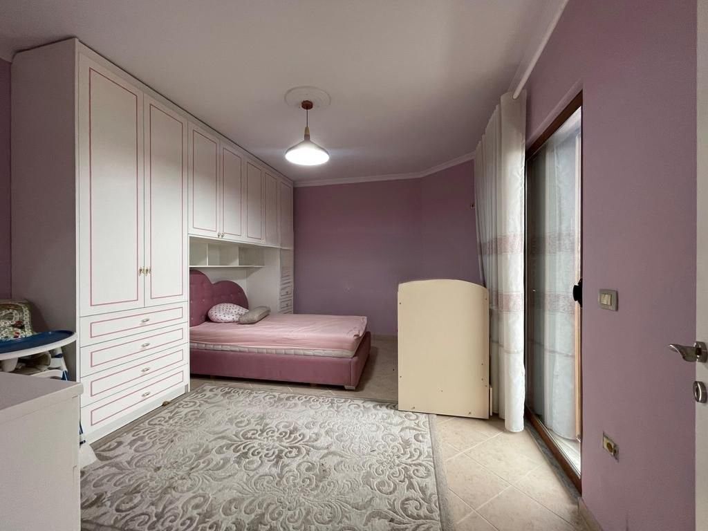 Villa di 3 piani + Terreno in vendita, Sauk, Tirana