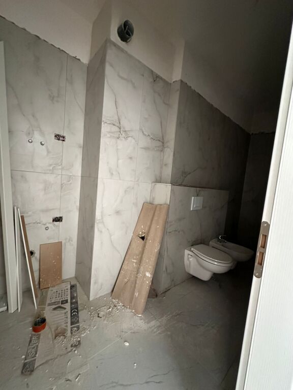 Shitet apartamenti i tipologjise 1+1+ballkone