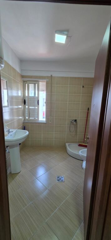 Affittasi appartamento 2+1+2 Via Jordan Misja a Gener 2