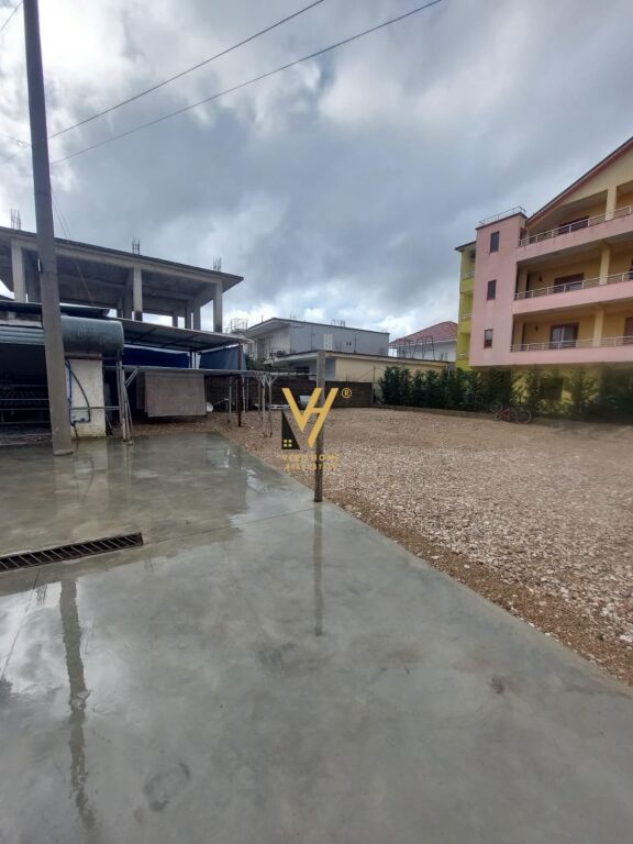 JEPET TOKE 600 M2 ME QERA TE RRUGA BURGUT 100.000 LEKE