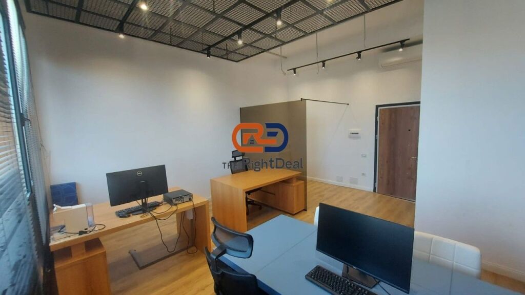 A Oxhaku, al Complesso "ASL", Vendesi Commerciale in Vendita, Investito & con Vista dalla Strada Principale!!